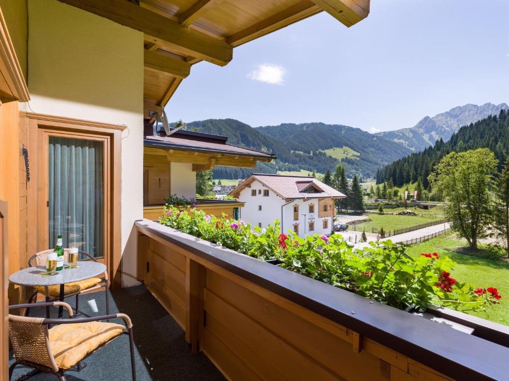 Nespecifikovaný výhled na hory nebo výhled na hory při pohledu z hotelu