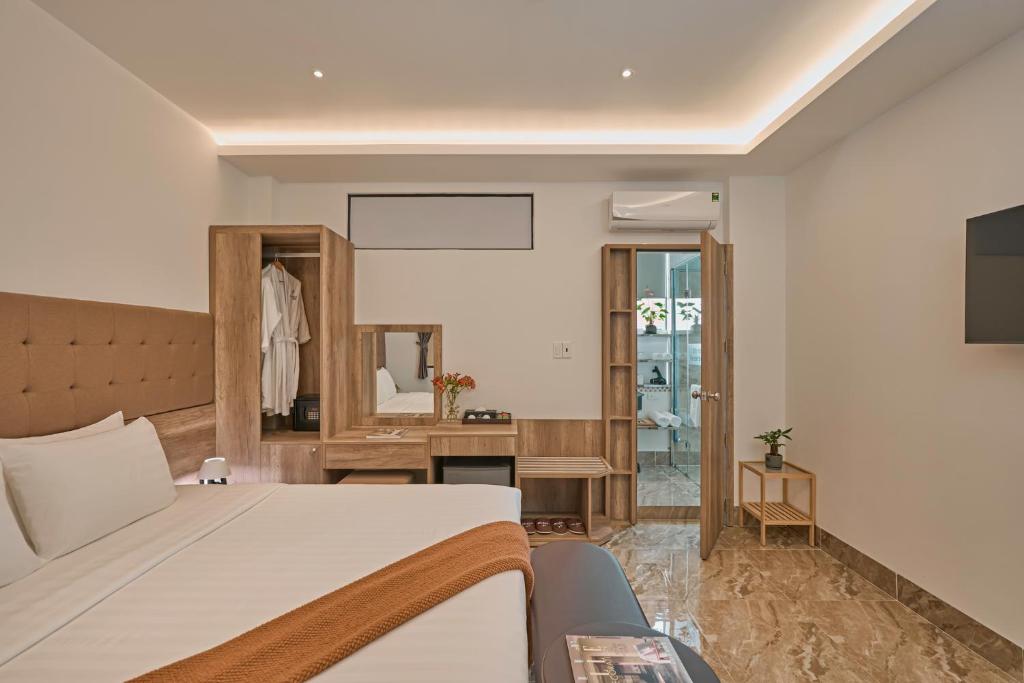 Giường trong phòng chung tại California Hotel