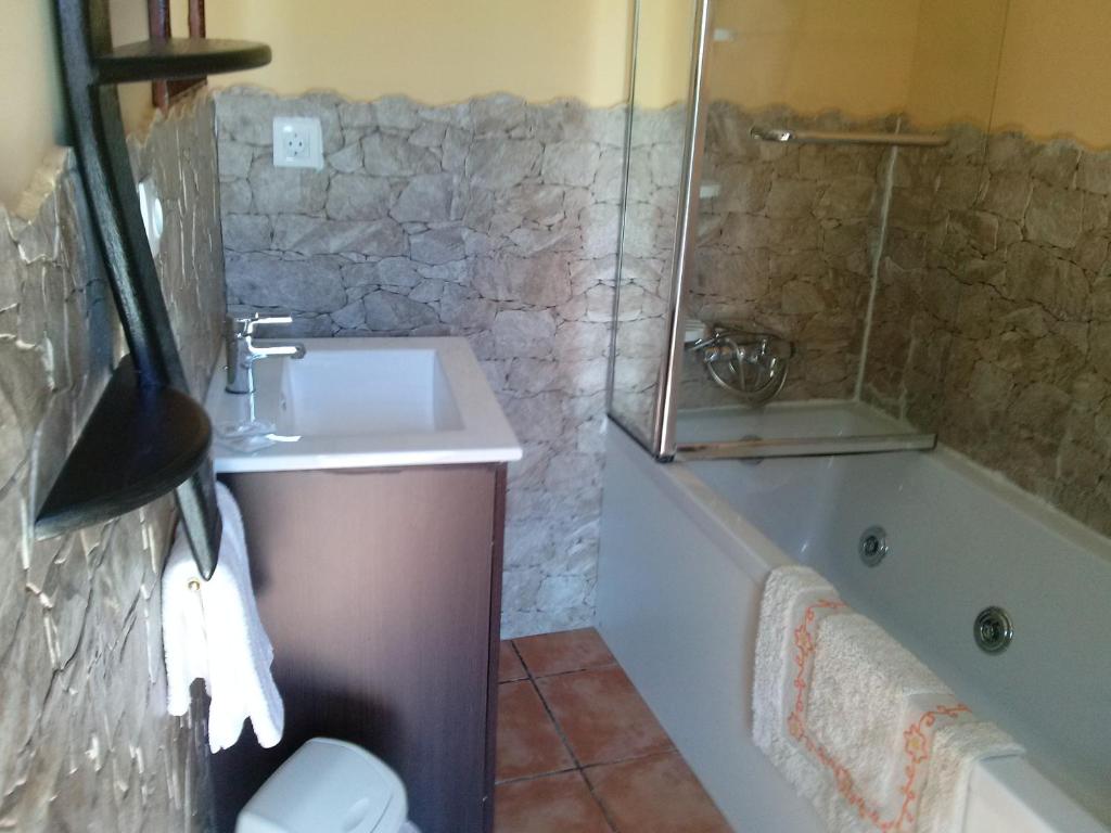 Koupelna v ubytování Hostal Suetxe