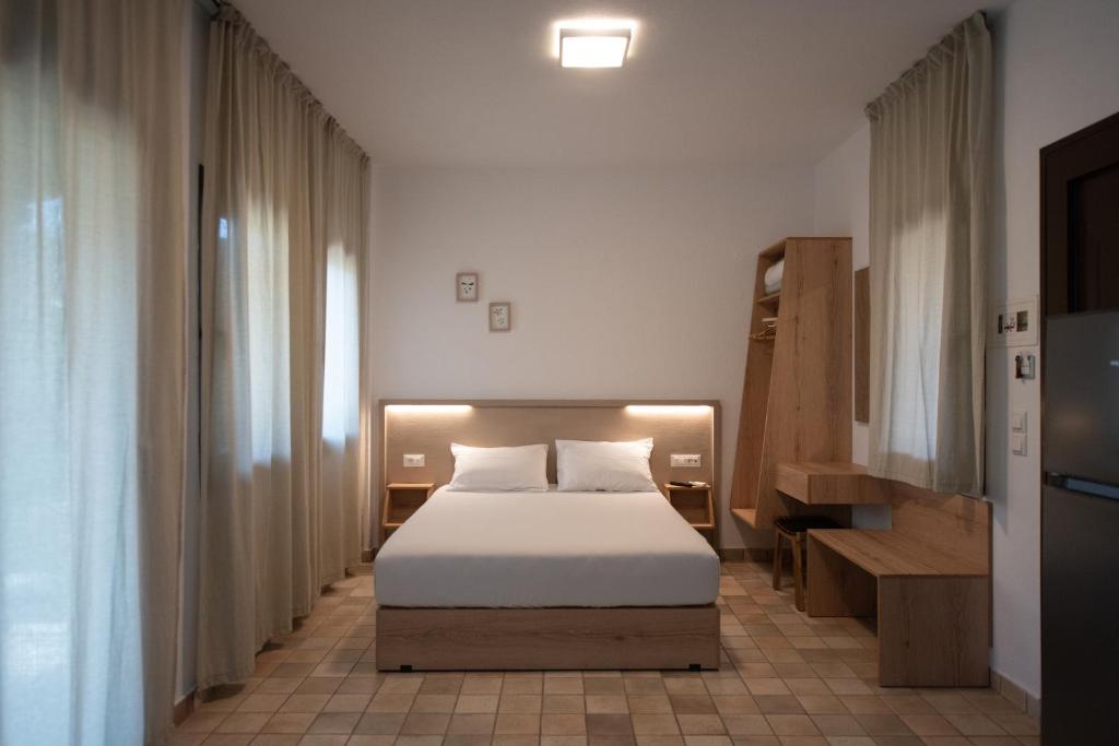 Posteľ alebo postele v izbe v ubytovaní Raptis Aparthotel Sivota