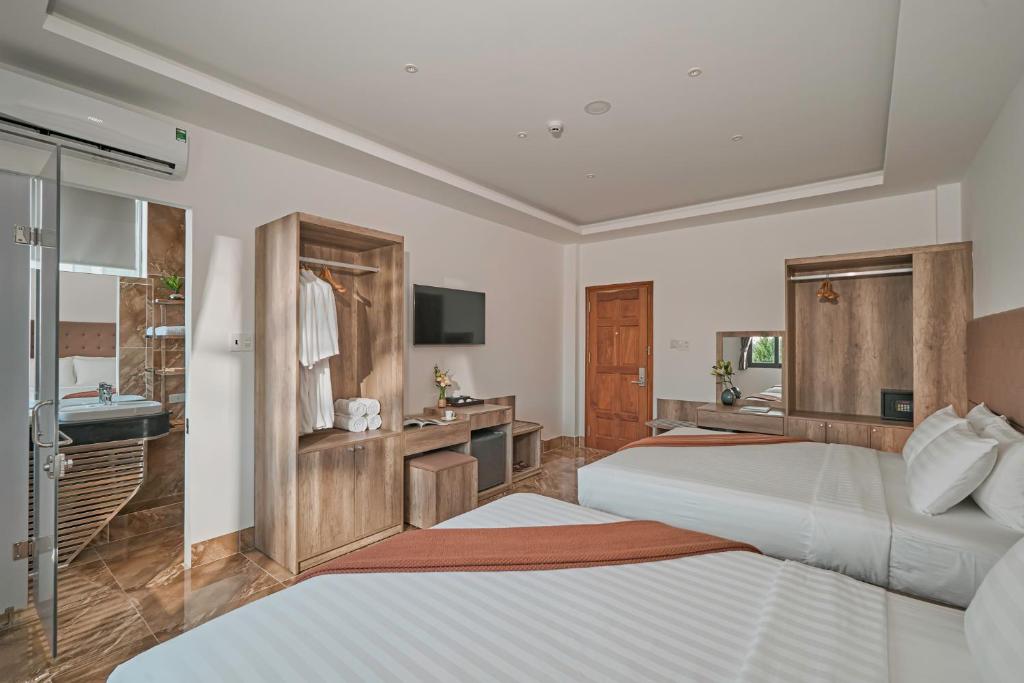 California Hotel - 15