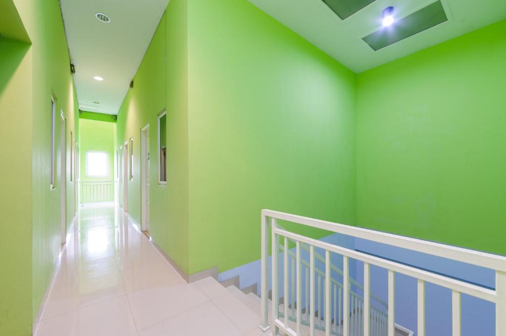 Fotografie z fotogalerie ubytování RedDoorz near Stasiun Palmerah v destinaci Jakarta