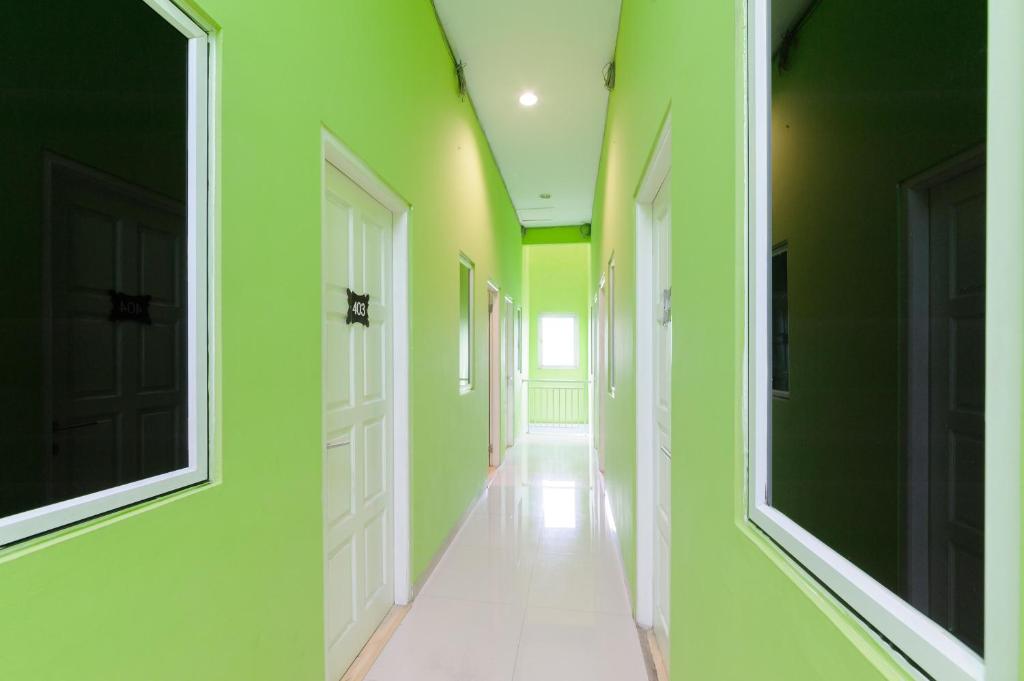 Fotografie z fotogalerie ubytování RedDoorz near Stasiun Palmerah v destinaci Jakarta