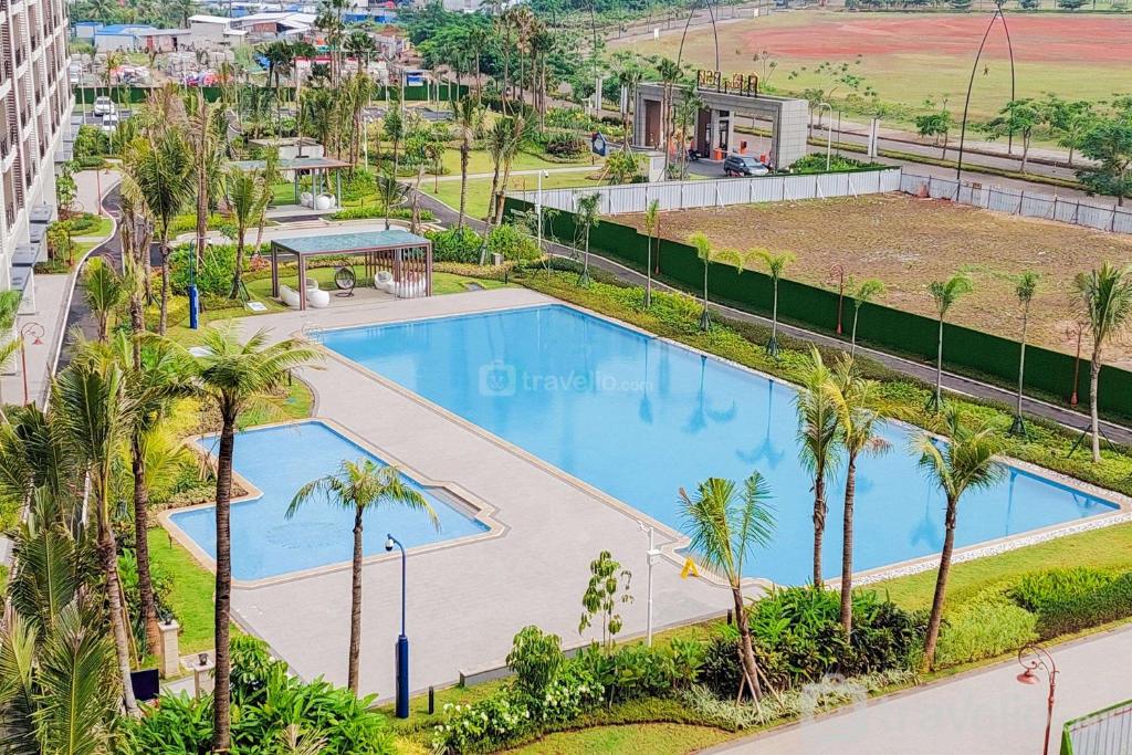 Bazén v ubytování Scenic and Restful 2BR Sky House BSD Apartment By Travelio nebo v jeho okolí