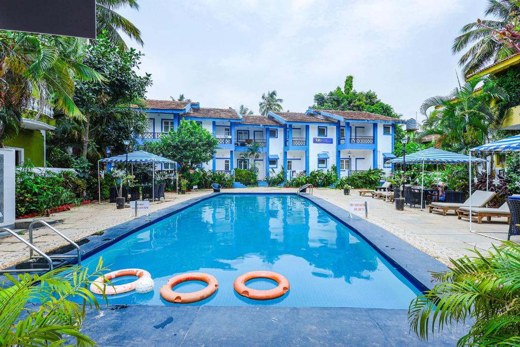 Bazén v ubytování FabHotel Waves Of The Sea Board - Nr Calangute Beach nebo v jeho okolí