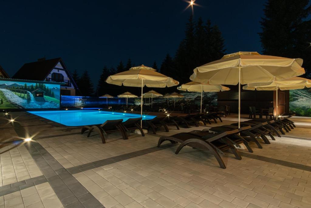 Piscina a Toga cottage o a prop