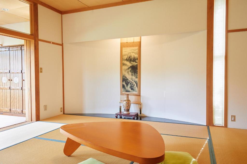 Fotografie z fotogalerie ubytování Malama Monstera 6名 BBQ ペット可 ビーチ ゴルフ 芝生の庭 観葉植物 リラックス v destinaci Isumi