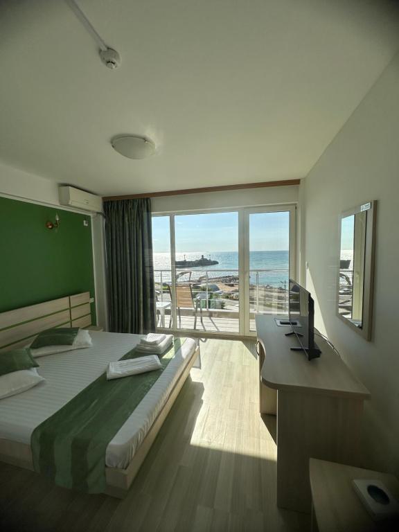 Ένα ή περισσότερα κρεβάτια σε δωμάτιο στο Pensiunea Andra