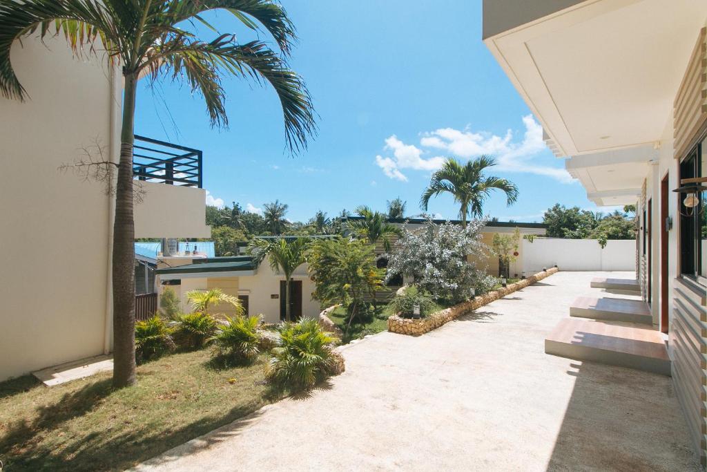 Zahrada ubytování RedDoorz @ LM Apartelle Boracay