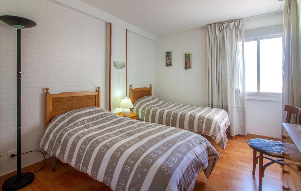 Postel nebo postele na pokoji v ubytování 2 Bedroom Cozy Apartment In Gandia