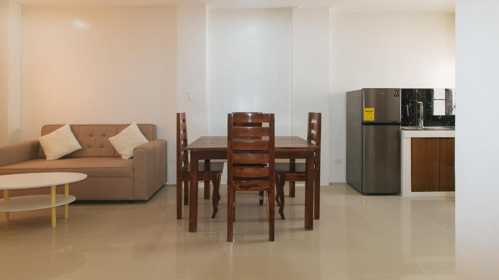 Kuchyň nebo kuchyňský kout v ubytování RedDoorz @ LM Apartelle Boracay