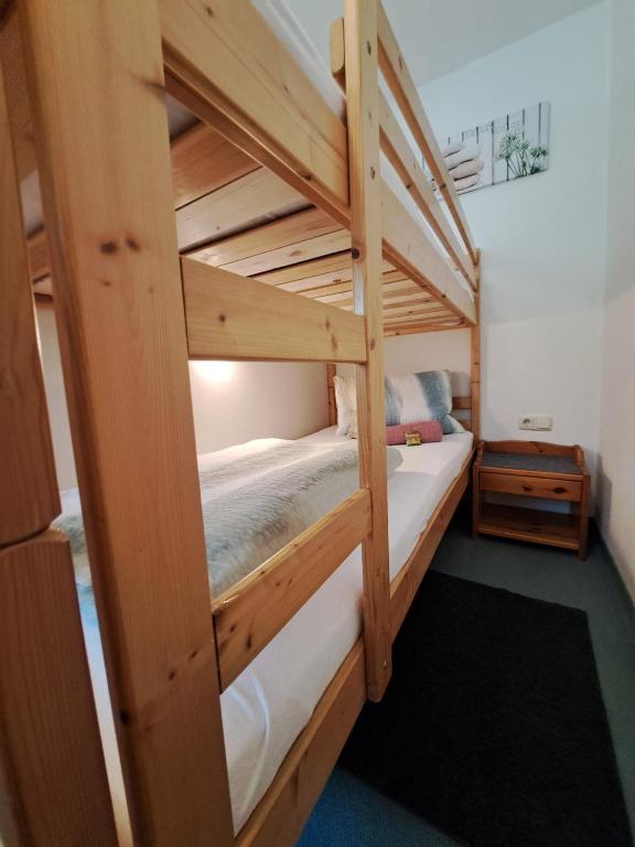Postel nebo postele na pokoji v ubytování Apart-Alpin