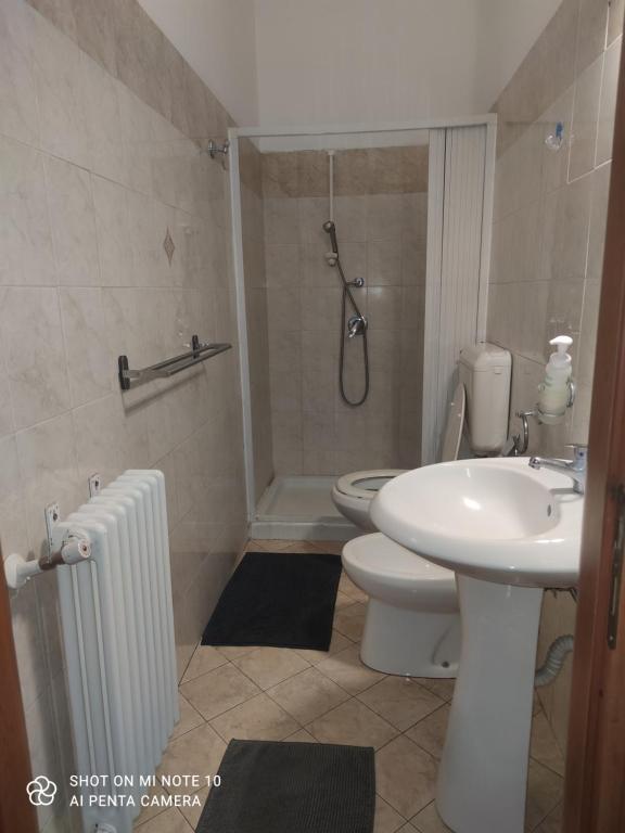 A bathroom at Guglielmo room's B&B