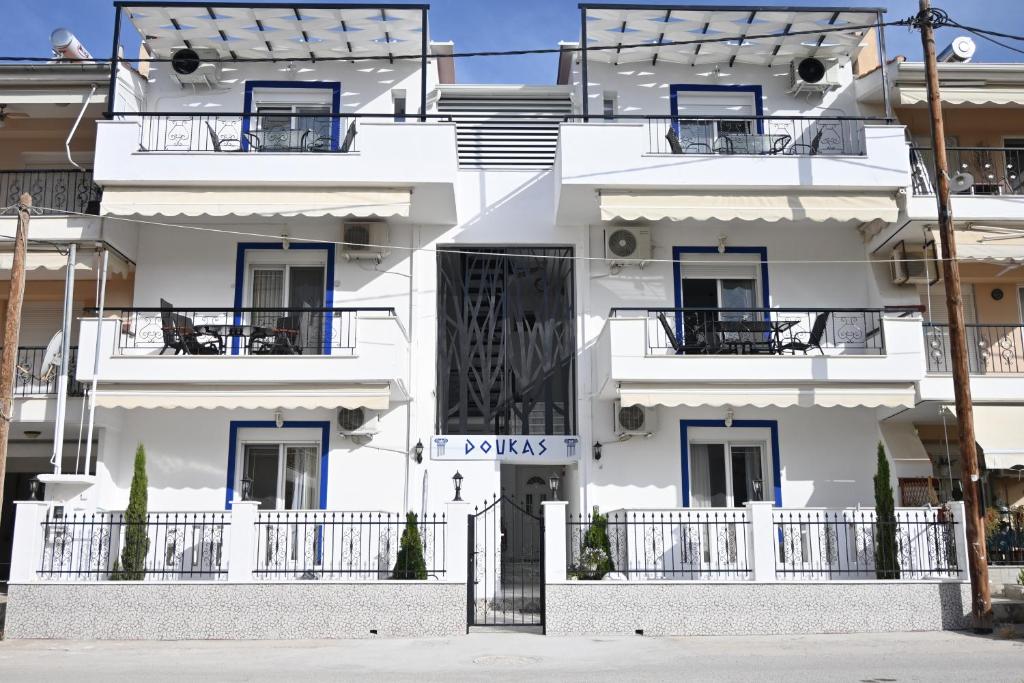 Balkón nebo terasa v ubytování Doukas Aparthotel