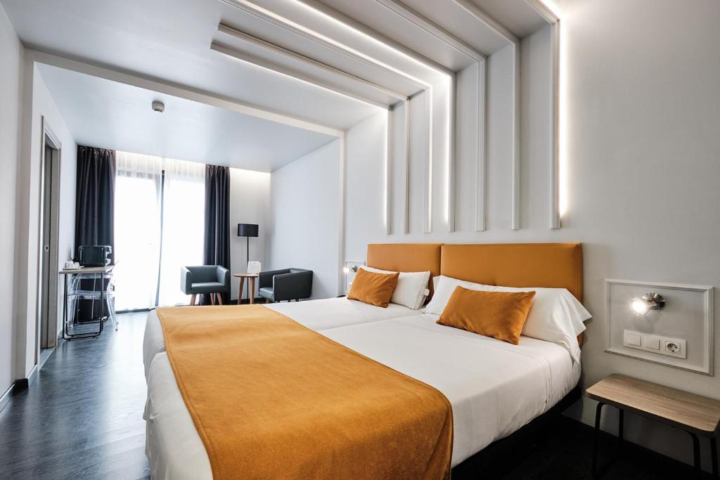 Hotel Lux Santiago - Resim 1