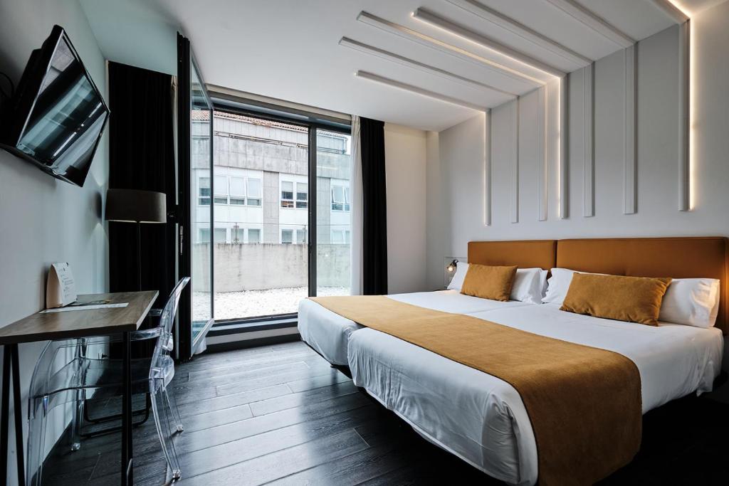 Postel nebo postele na pokoji v ubytování Hotel Lux Santiago