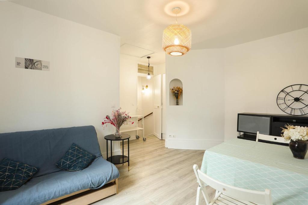 Posezení v ubytování Appartement au centre ville avec mini jardin charmante