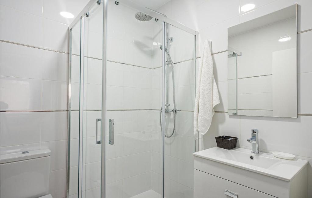 A bathroom at Awesome Home In Noia With Wifi