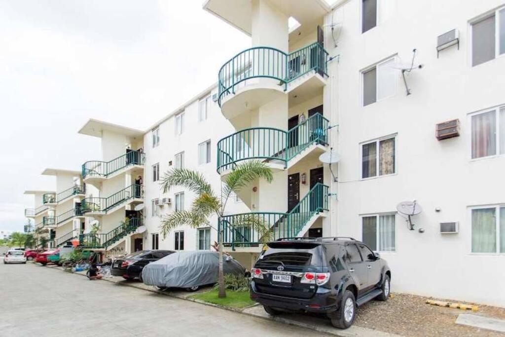 Το κτήριο όπου στεγάζεται  το διαμέρισμα