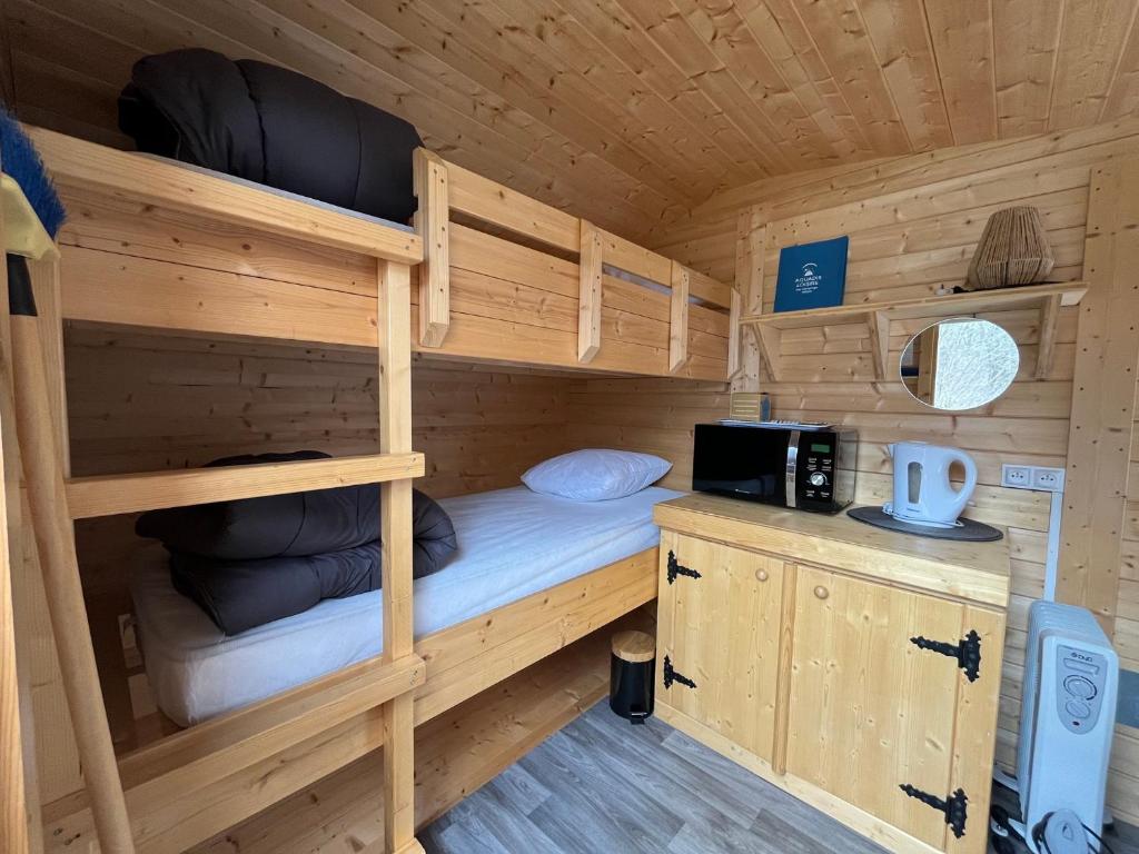 Postel nebo postele na pokoji v ubytování Camping de Santenay
