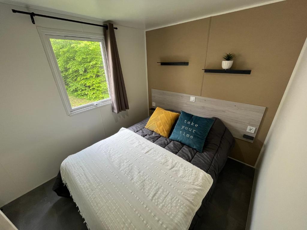 Postel nebo postele na pokoji v ubytování Camping de Santenay