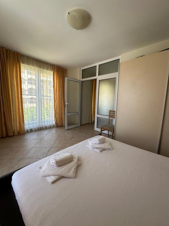 Postel nebo postele na pokoji v ubytování PSB Apartments in Midia Resort Aheloy