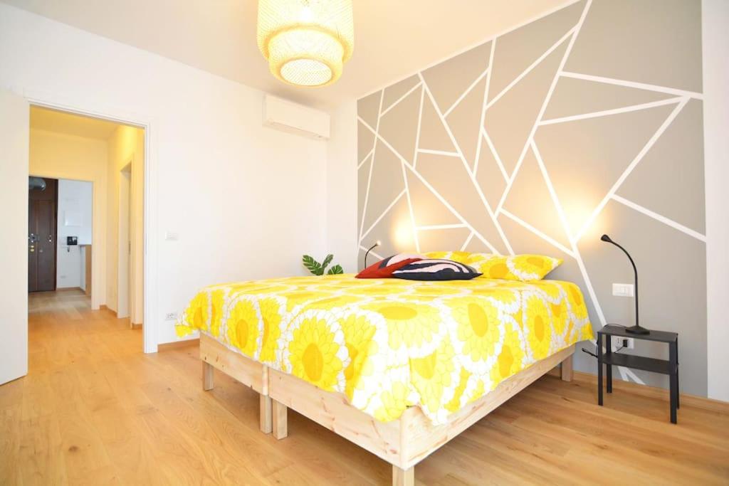 a bedroom with a bed with a geometric wall at Giotto garden view - pieno centro in Padova
