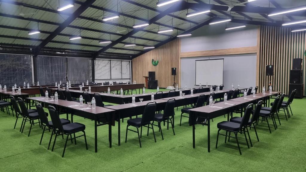 Konferenční prostory v ubytování Leuweung Geledegan Ecoldge