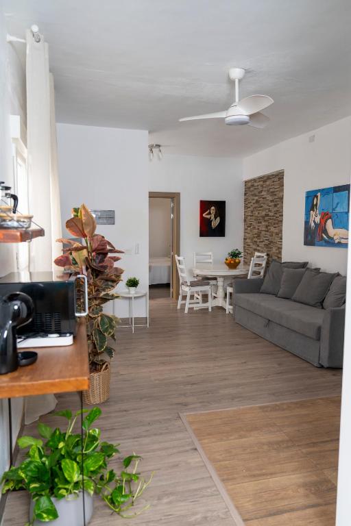 a living room with a couch and a table at Casa Rosendo Madre in La Guancha