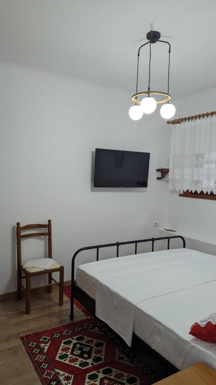 Old Town Hotel客房内的一张或多张床位