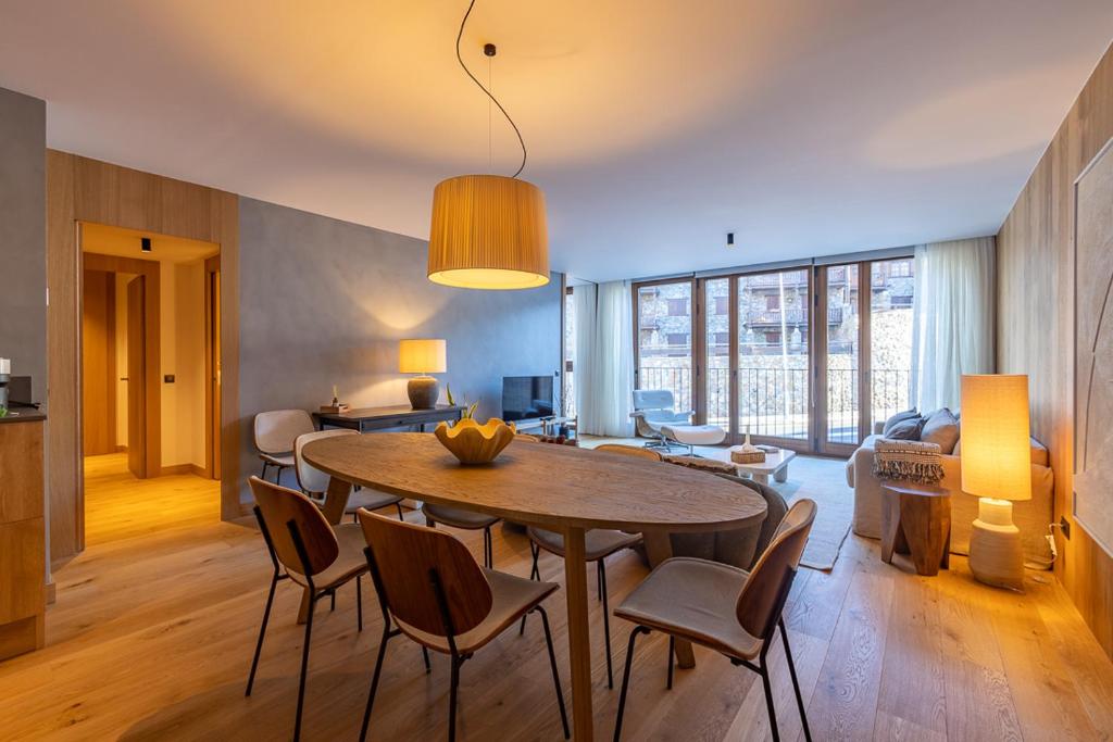 Posezení v ubytování Isard Homes by Select Rentals
