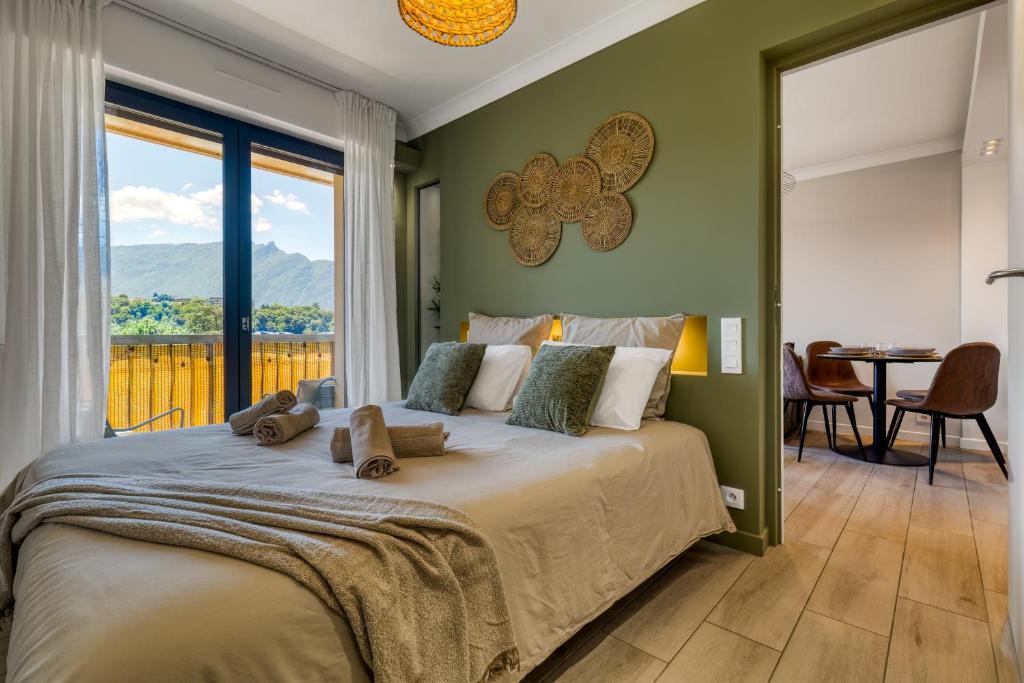 Photo de la galerie de l'établissement Stay&Go des Monts - Centre-Ville - Parking Privé - 20 min du Lac, à Aix-les-Bains