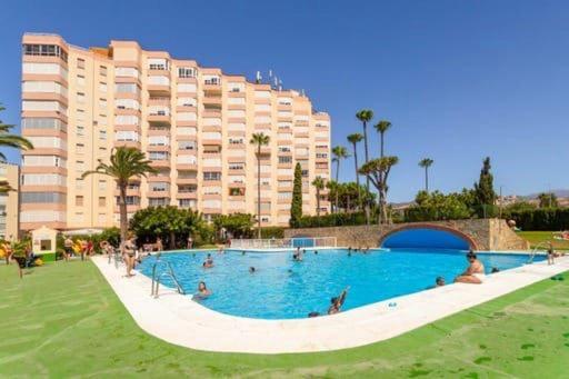 Bazén v ubytování Estudio Torrox Beach nebo v jeho okolí