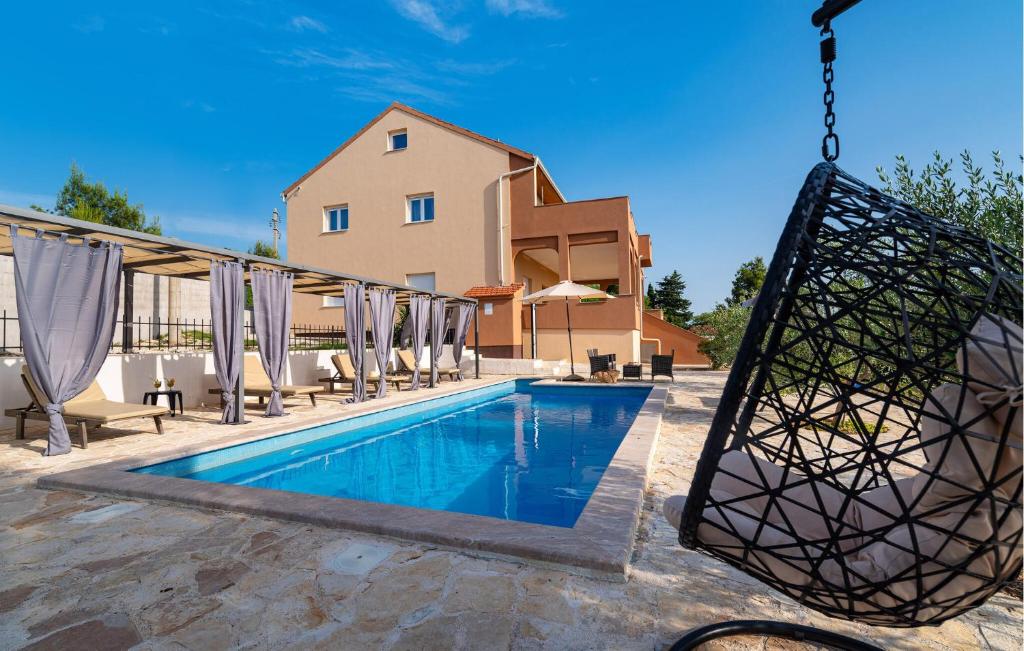 Three-Bedroom Holiday Home In Krusevo