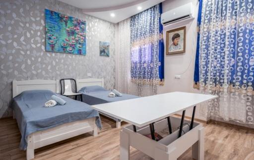 Postel nebo postele na pokoji v ubytování Art-Gallery Avlabari