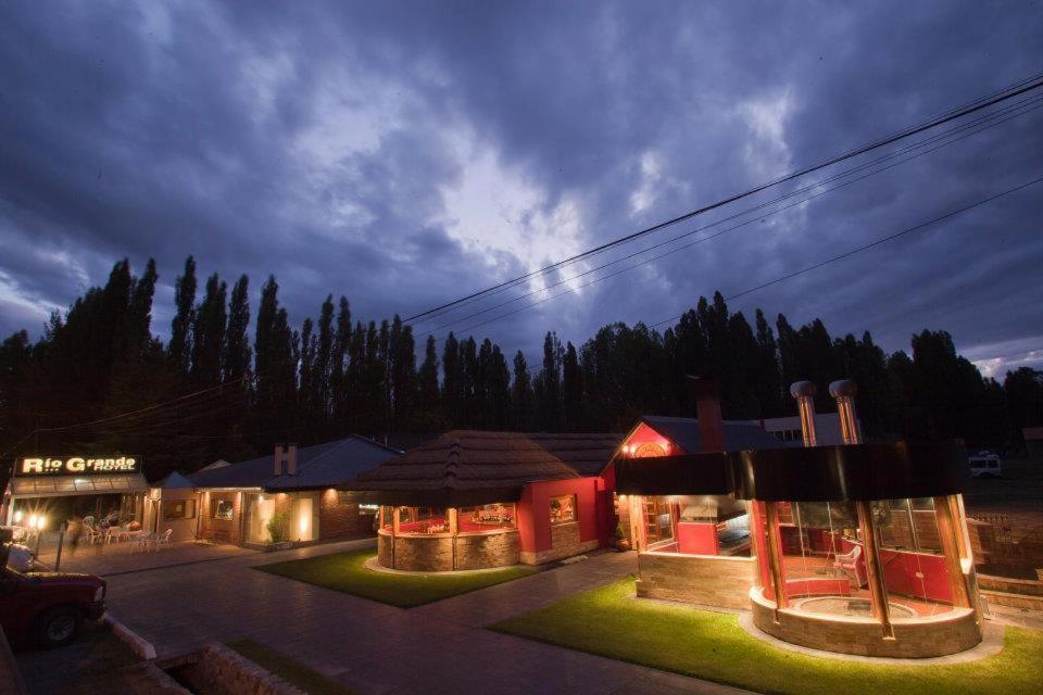a night view of a building with lights on at Hotel " Rio Grande " in Malargüe