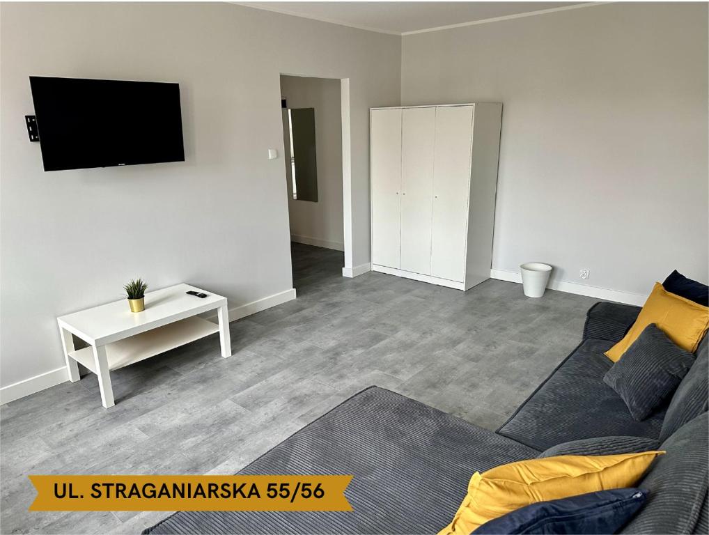 Televízia a/alebo spoločenská miestnosť v ubytovaní Lunette Apartments