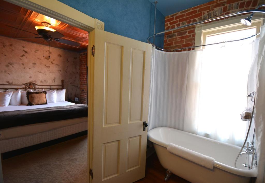 Ванная комната в Grand Highland Hotel