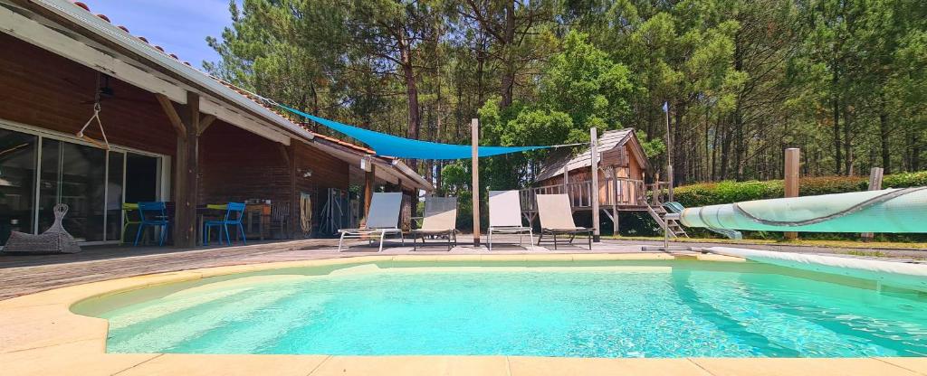 Πισίνα στο ή κοντά στο Villa Messangeles