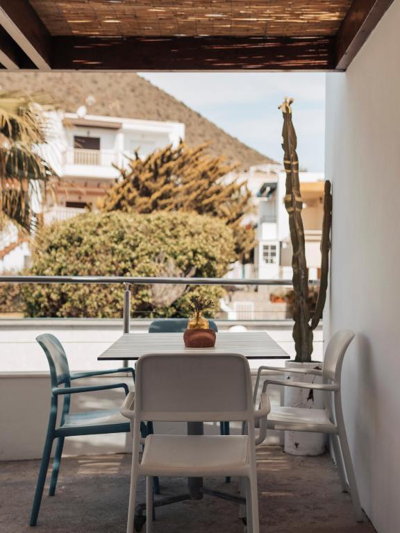a table and chairs on a balcony with a view at Hotel MC San José in San José