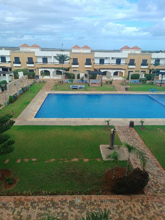 Bazén v ubytování Salicorne Saidia avec piscine nebo v jeho okolí