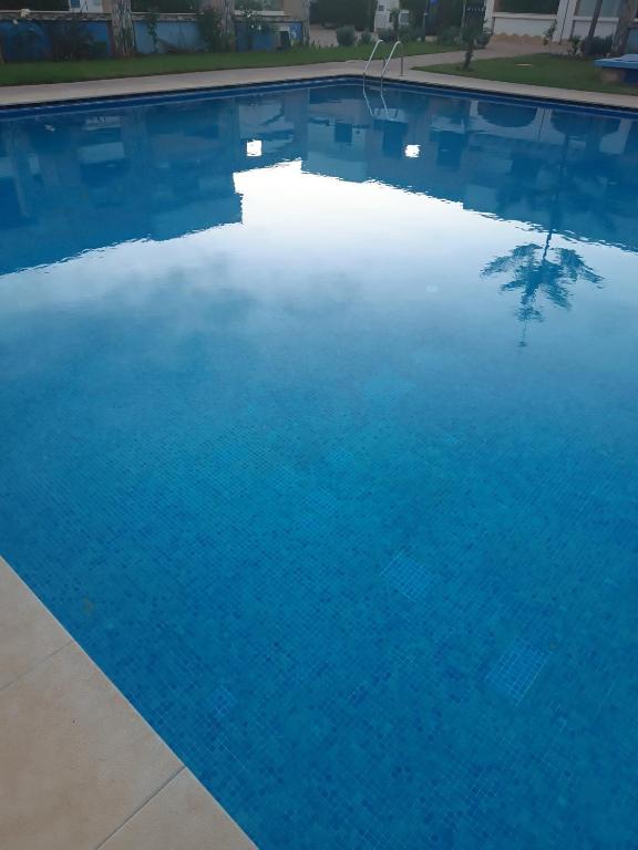 Bazén v ubytování Salicorne Saidia avec piscine nebo v jeho okolí