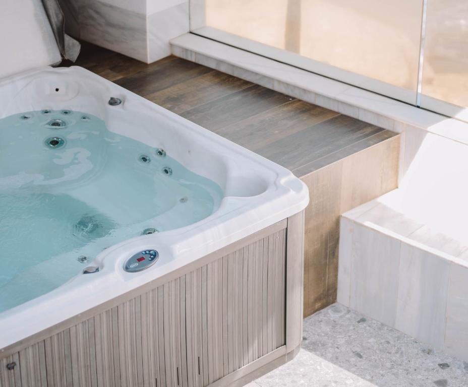 a jacuzzi tub in the middle of a bathroom at Villa Singular in San José