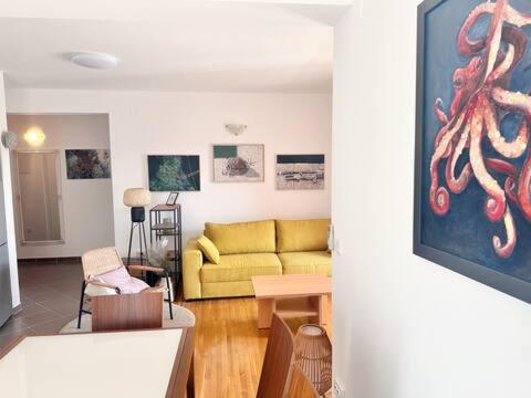 Spacious Apt in Tisno Near Garden Resort – 4 Min