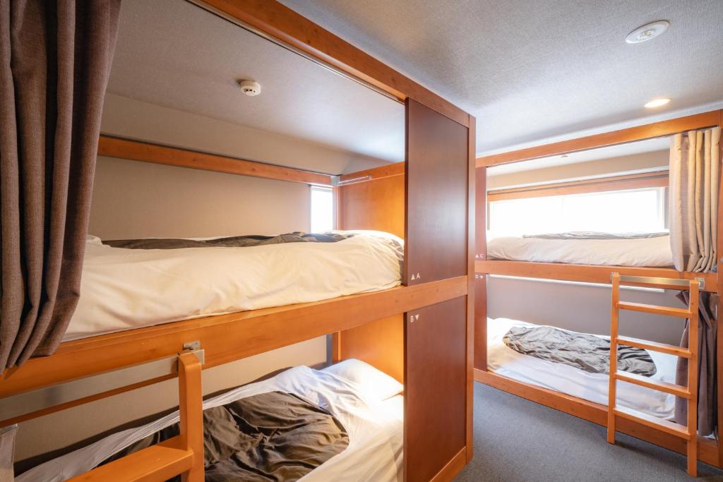 Postel nebo postele na pokoji v ubytování Grand Hostel LDK Odori Park