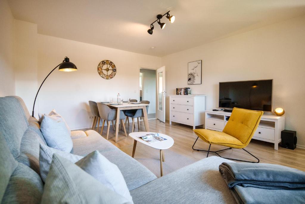 a living room with a couch and a table at Fördepause in Flensburg