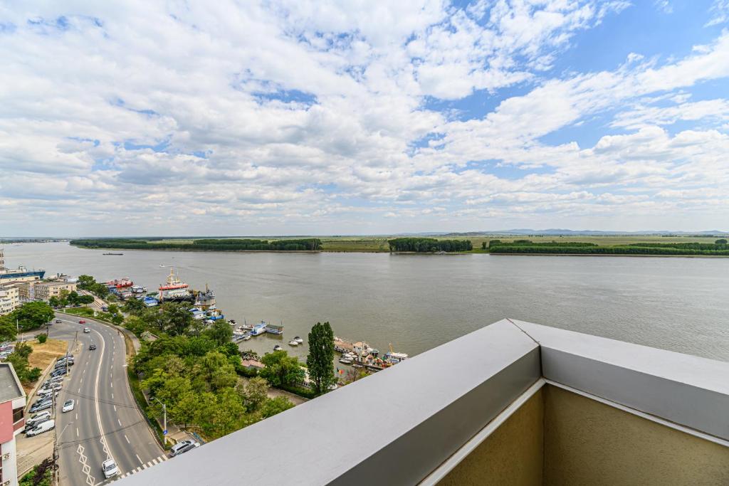 Vega Hotel - Sky Suite Balcony Danube View