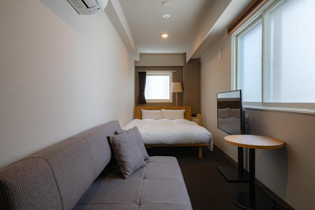 Postel nebo postele na pokoji v ubytování Grand Hostel LDK Odori Park
