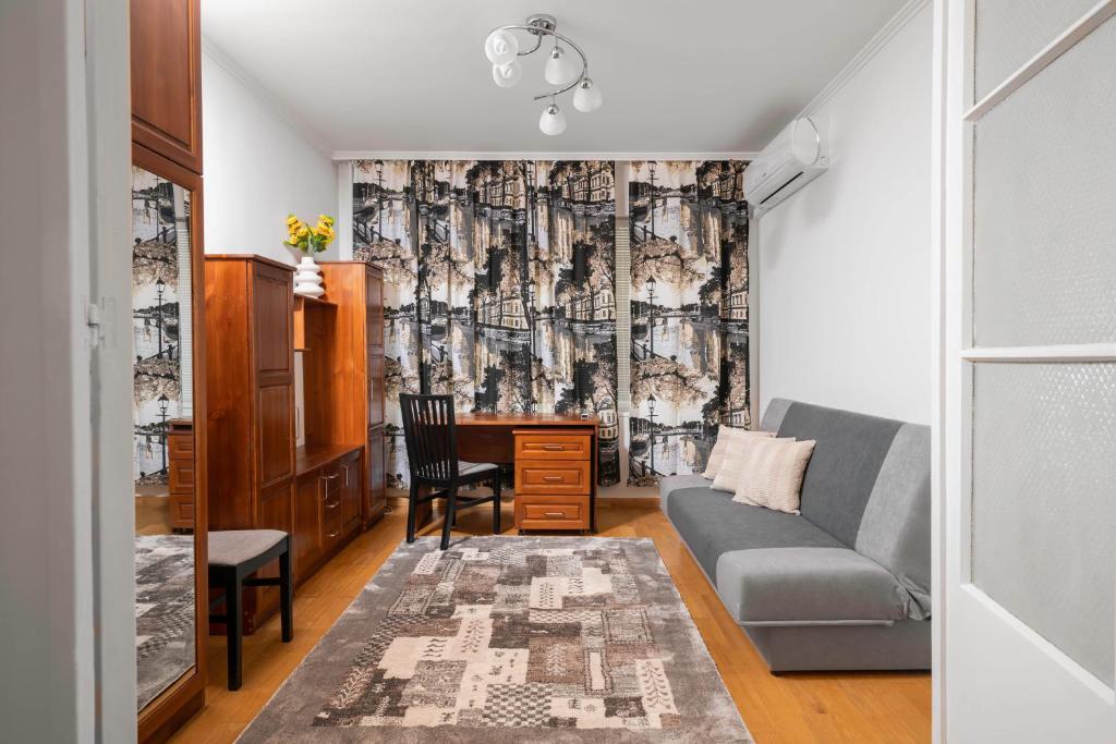 Posezení v ubytování 1BD flat with Desk on Russian Monument Square by Flat Mаnager