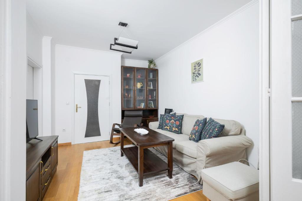 Posezení v ubytování 1BD flat with Desk on Russian Monument Square by Flat Mаnager